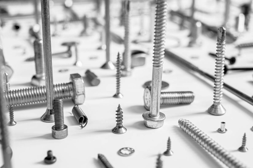 advantages of machine screws